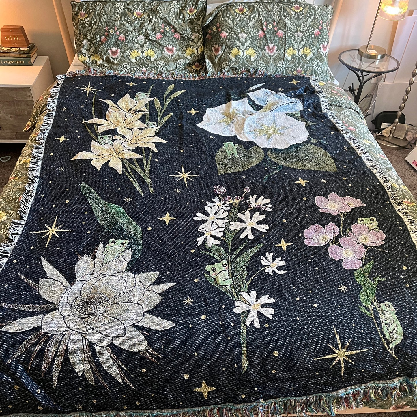 Night Flowers Tapestry Blanket